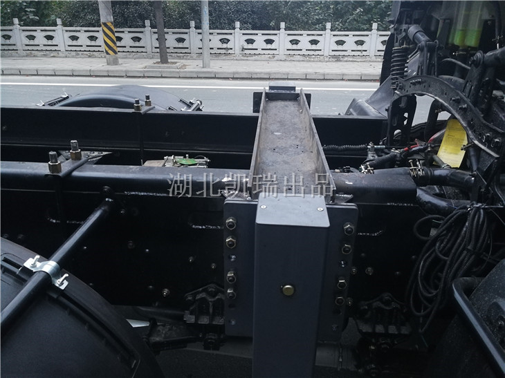 輔助支撐腿上方加固梁 輔助支撐腿上方加固梁